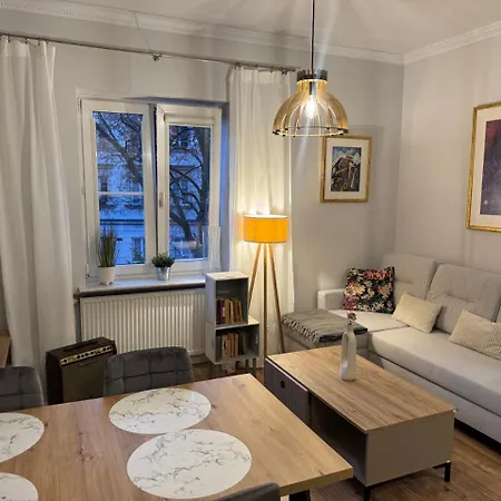 Old Town Heart Ii - New Town Square - Just Renovated! Apartament