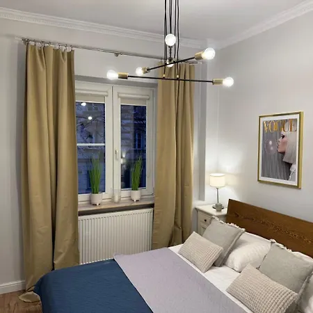 Old Town Heart Ii - New Town Square - Just Renovated! Apartament *