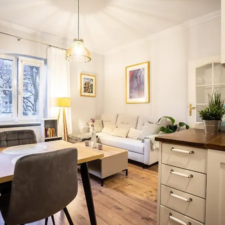 Old Town Heart Ii - New Town Square - Just Renovated! Apartament *