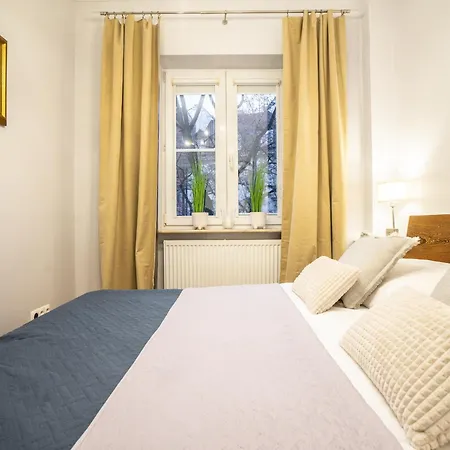 Apartman Old Town Heart Ii - New Town Square - Just Renovated!